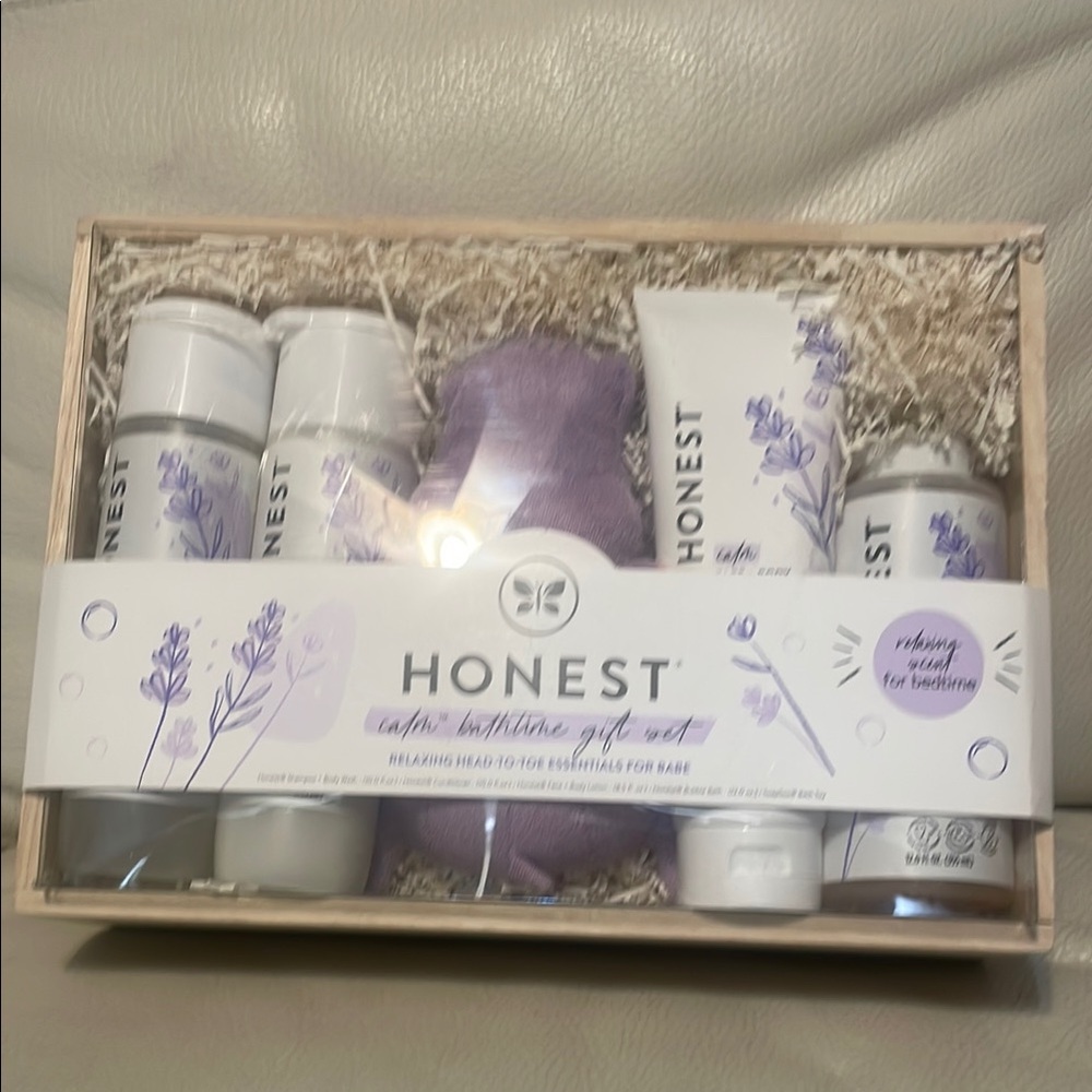 NEST Fragrances Purple and White Bath Soak & Bubbles Set